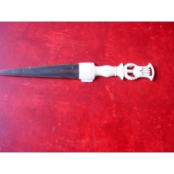 Abrecartas antiguo de marfil.