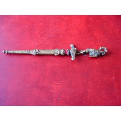 Abrecartas antiguo de bronce.