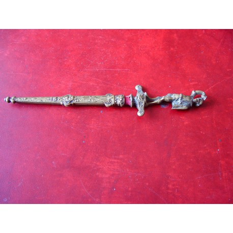 Abrecartas antiguo de bronce.