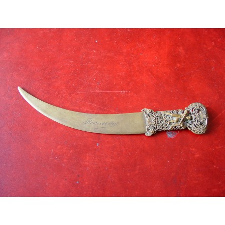 Abrecartas antiguo de bronce.