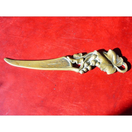 Abrecartas antiguo de bronce