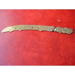 Abrecartas antiguo de bronce.