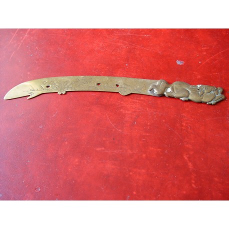 Abrecartas antiguo de bronce.