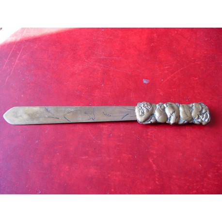 Abrecartas antiguo oriental de bronce