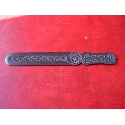 Abrecartas antiguo ignoro el tipo de madera bellamente trabajado por ambos lados.