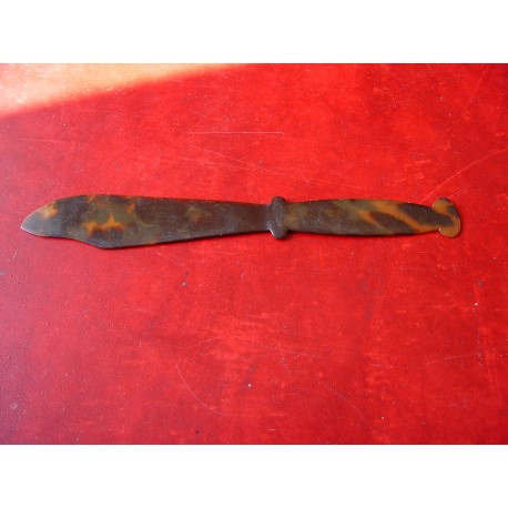 Abrecartas antiguo totalmente de carey.