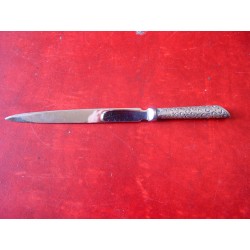 Abrecartas antiguo con mango de plata.