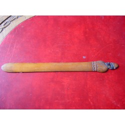 Abrecartas antiguo de madera