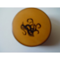 Cajita de madera decorada por ambos lados con motivos japoneses