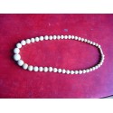 Collar de bolas de marfil de 52 cms. de longitud
